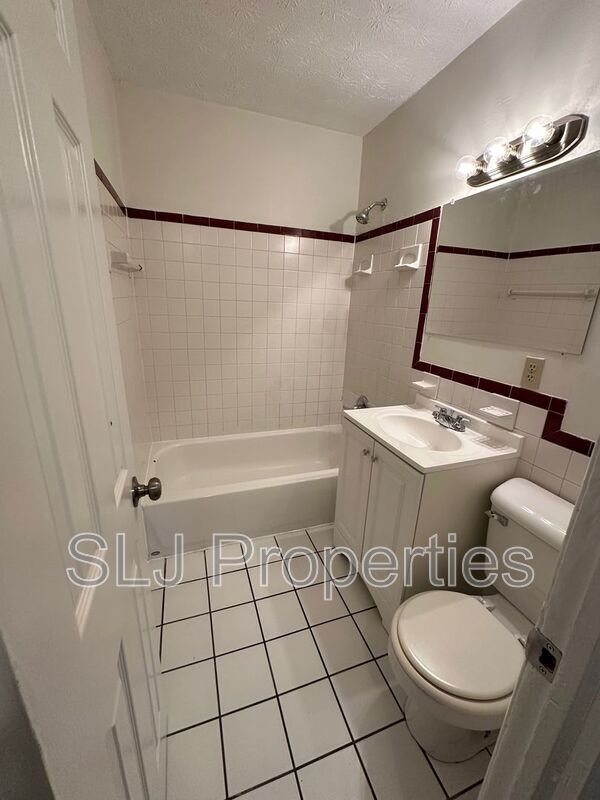 Building Photo - 9337 Donerail Way