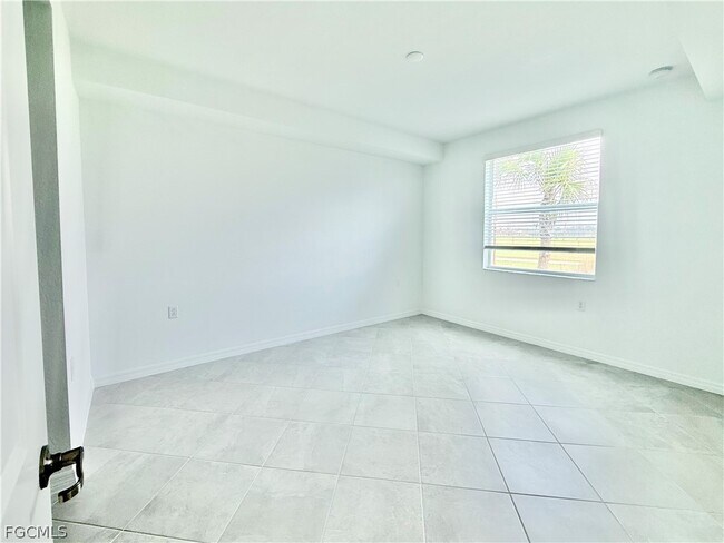 Foto del edificio - 15285 Grn Acrs Ave