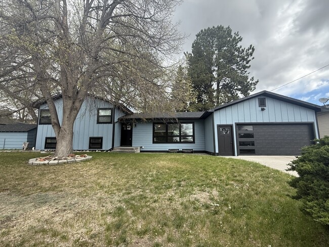 Building Photo - 3103 Stinson Ave