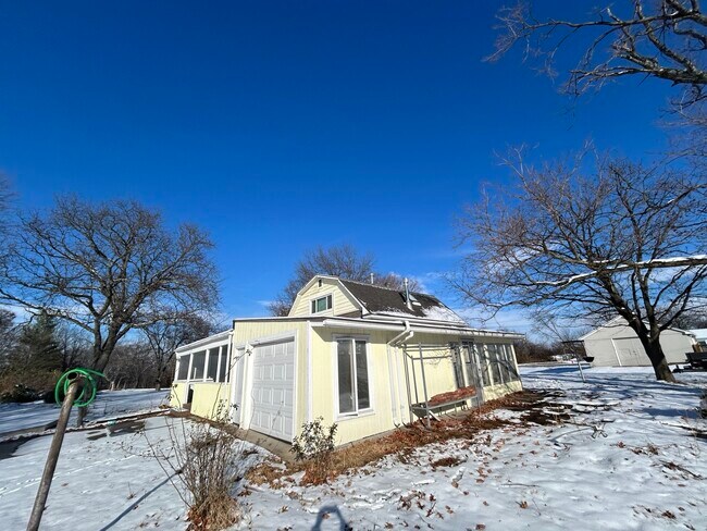 Building Photo - 1011 Cedar St