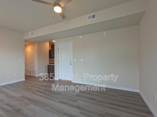 Building Photo - 610 Cedar St