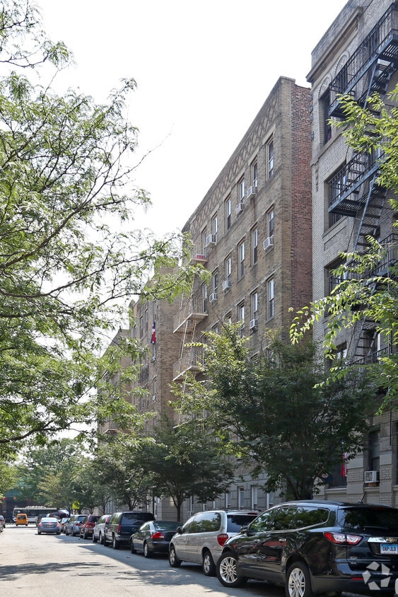 Building Photo - 514 W 211th St