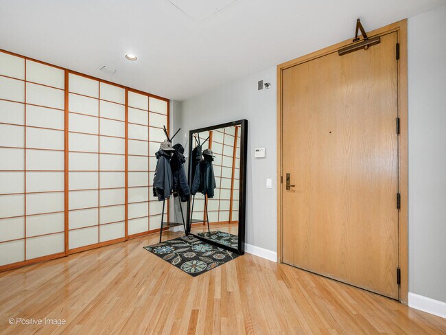 Building Photo - 675 N McClurg Ct