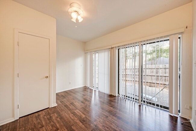 Foto del edificio - 3102 Cedar St
