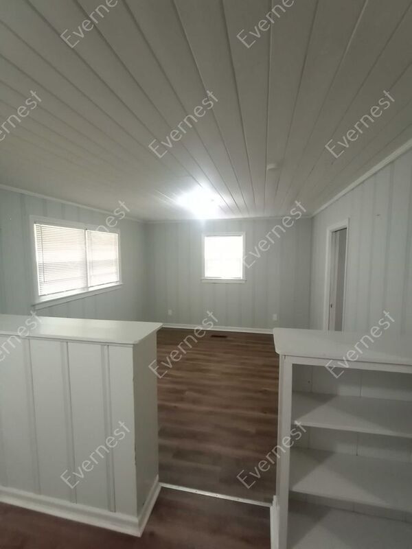 Building Photo - 133 Crystal Ave