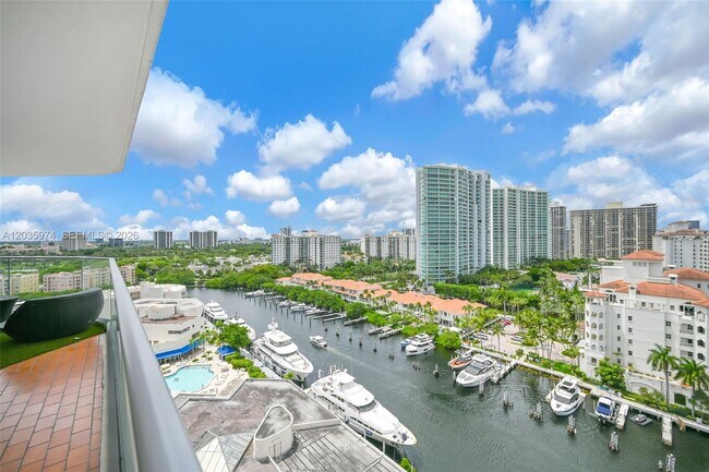 Foto del edificio - 19707 Turnberry Way