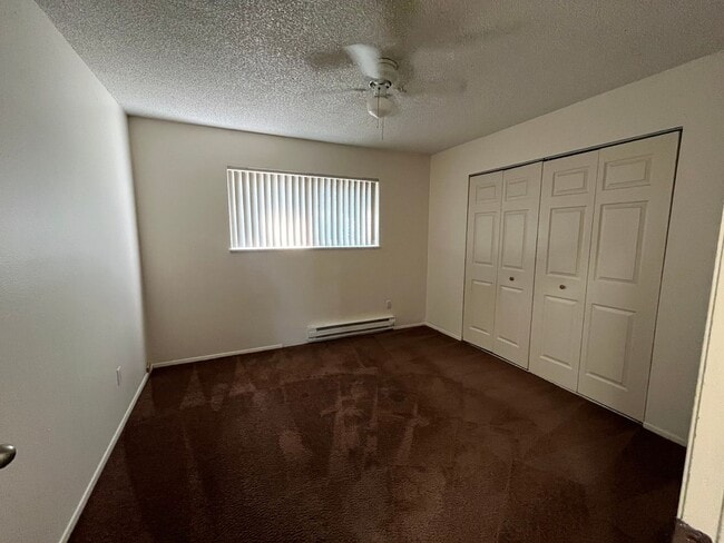 Building Photo - LOVELY DUPLEX HOME IN BEAUTIFUL SANDY, OR!!
