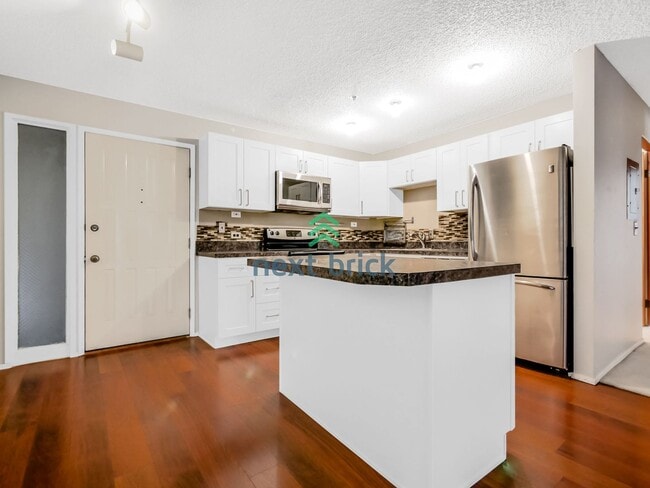 Building Photo - 2 Bed 1 Bath Condo in Desirable Capitol Hill
