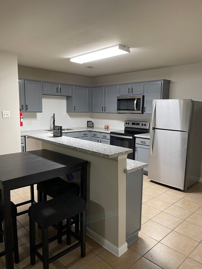 Foto del edificio - 23296 High Point St