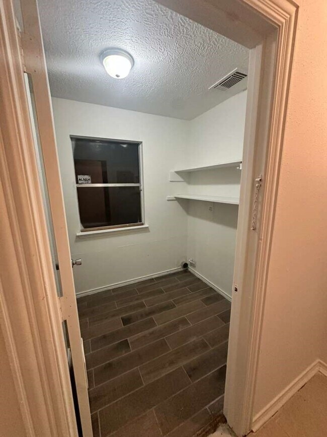 Foto del edificio - 2415 Blackridge Rd