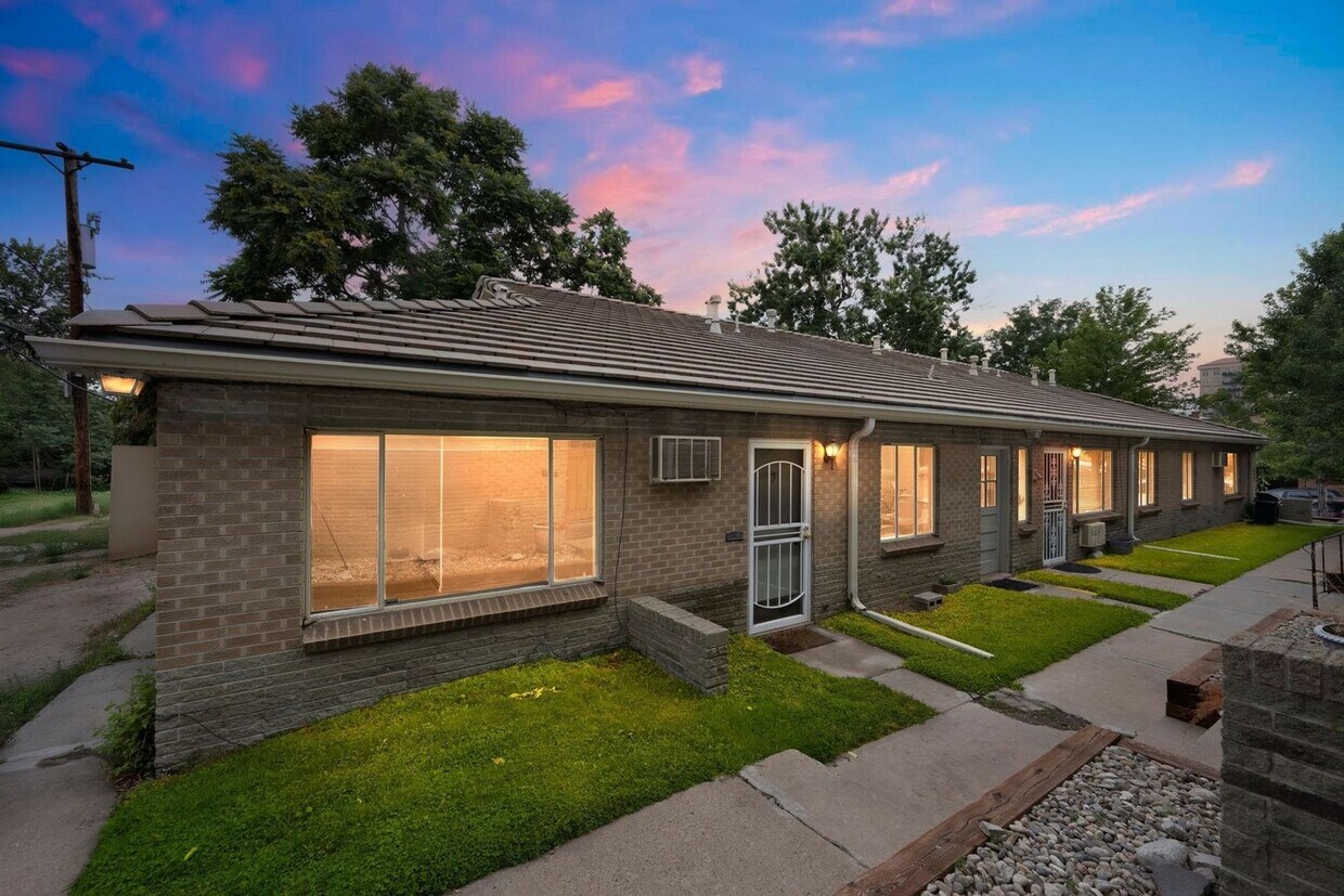 Foto principal - Charming 1BR Apartment in Denver