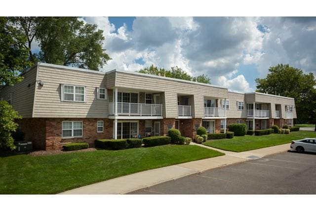 Building Photo - 20 Westwood Dr