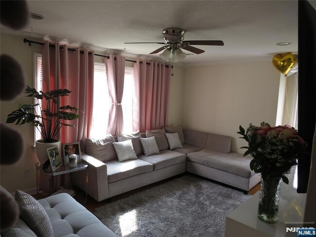Foto del edificio - 838 Paulison Ave