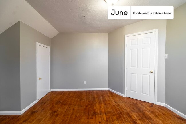 Building Photo - Room in Shared 4 bed/2 bath home