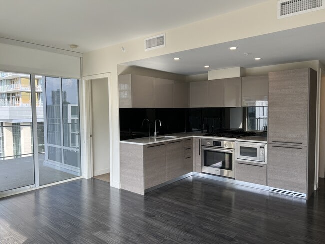 Photo du bâtiment - 6288 Cassie Ave