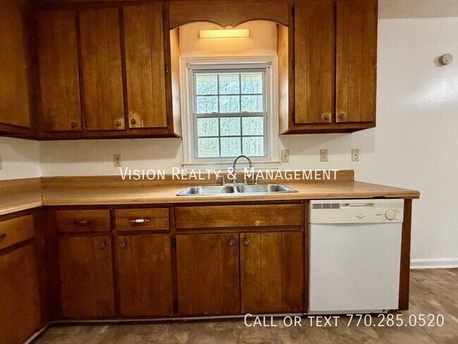 Foto del edificio - 130 Tyler Ln