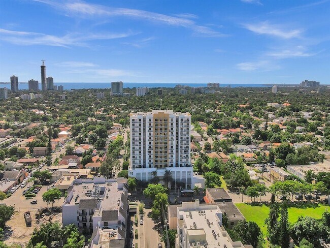 Foto del edificio - 900 SW 8th St
