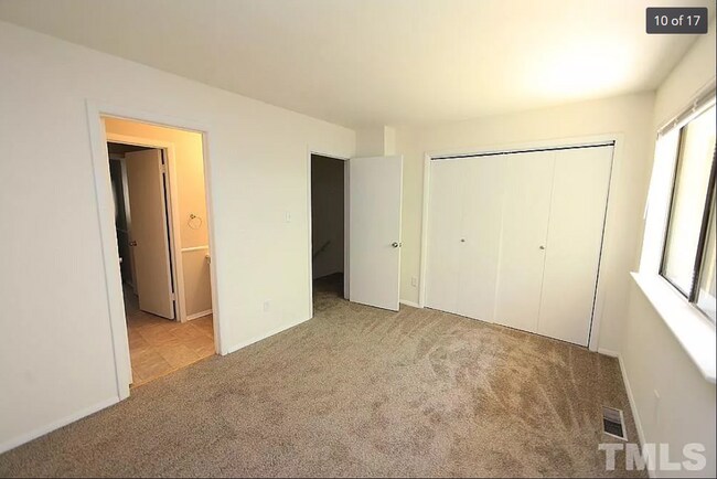 Building Photo - 1235 Schaub Dr