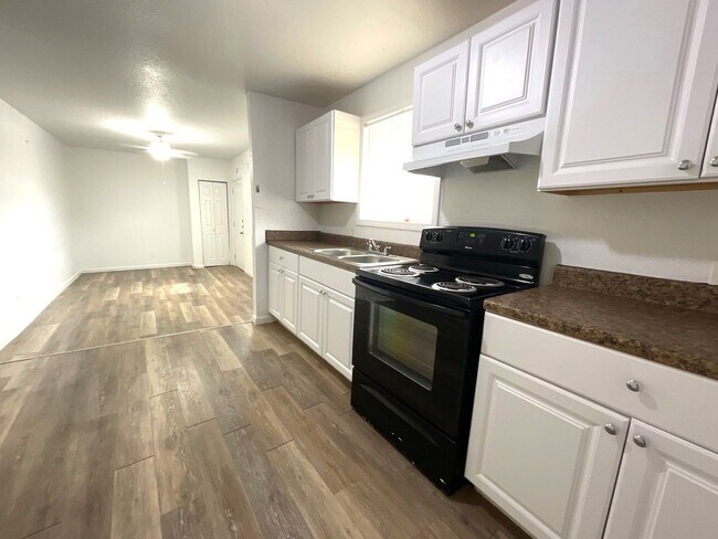 Building Photo - 5523 Avenue O 1/2 Ave