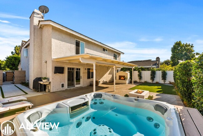 Building Photo - Remodeled 5-Bedroom Irvine Retreat with Lo...