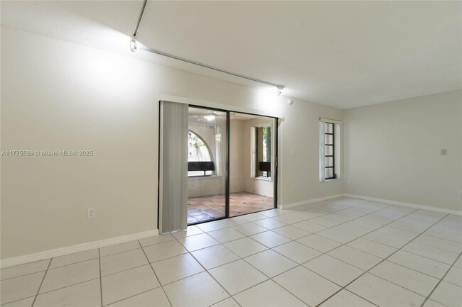 Building Photo - 9015 SW 125th Ave
