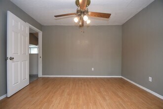 Building Photo - 510 Chambly Dr