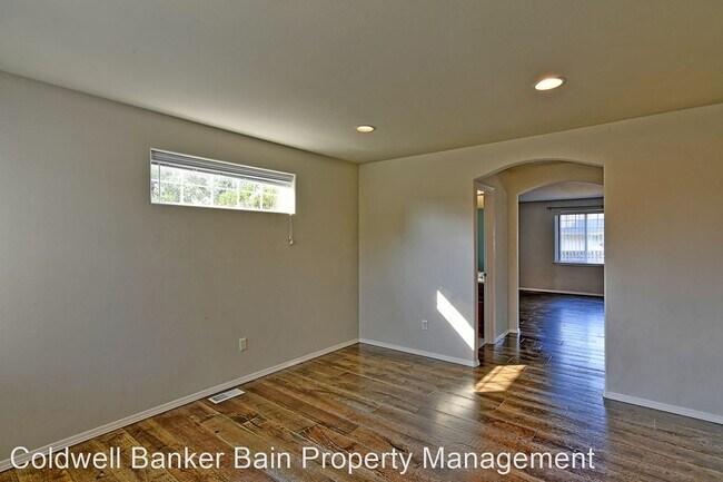 Building Photo - 3 br, 2.5 bath House - 6100 - 55th Ave. N.E.