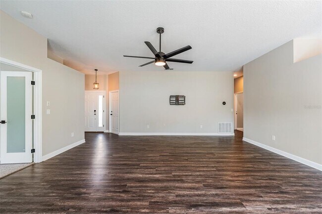 Foto del edificio - 714 Satin Leaf Ave