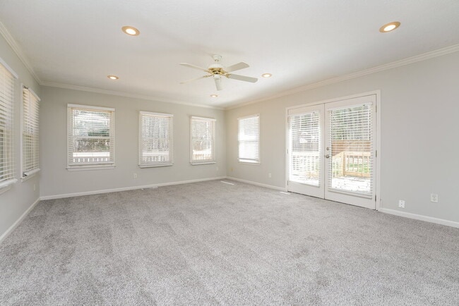 Building Photo - 2526 Highland Dr SE