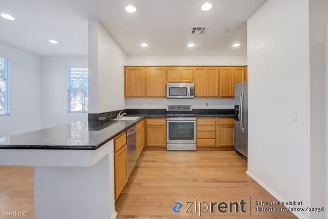 Building Photo - 2 br, 2 bath Condo - 3333 North Ventura Ro...