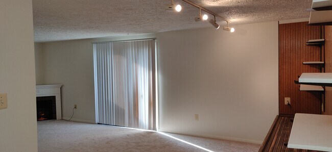 Building Photo - 701 Heather Ridge Dr