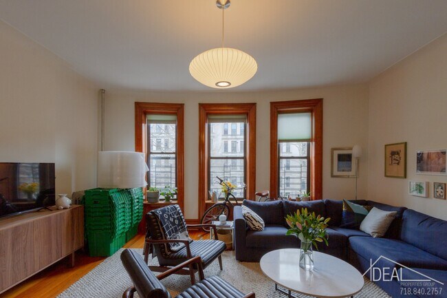 Building Photo - 461 3rd Street #2RR