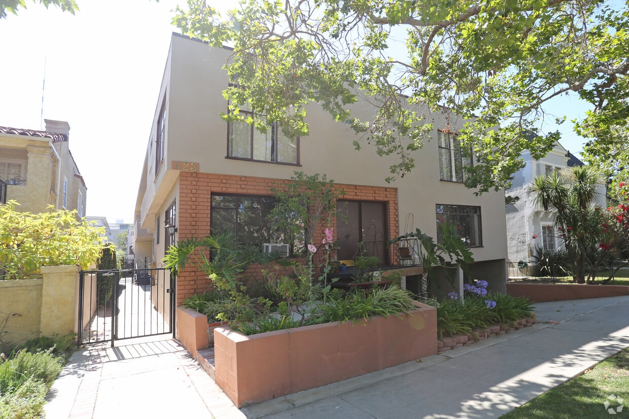 Primary Photo - 423 S Maple Dr