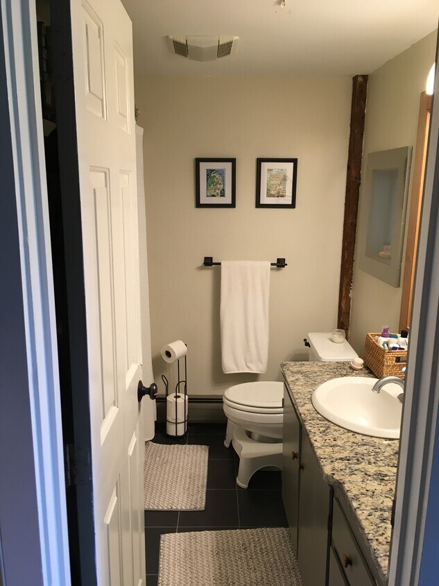 Foto principal - 907 W Elizabeth St