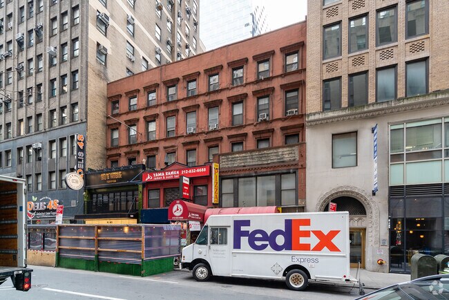 Foto del edificio - 58-62 W 48th St