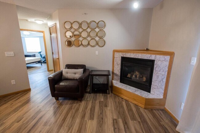 Foto del edificio - Updated 2 BR Condo in the Heart of Coralville! Available NOW!!!