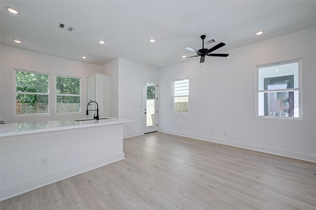 Foto del edificio - 9310 Arledge St