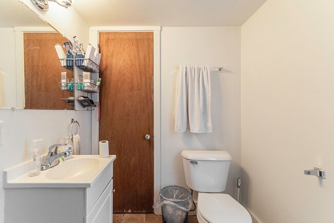 Building Photo - 426 S Division St