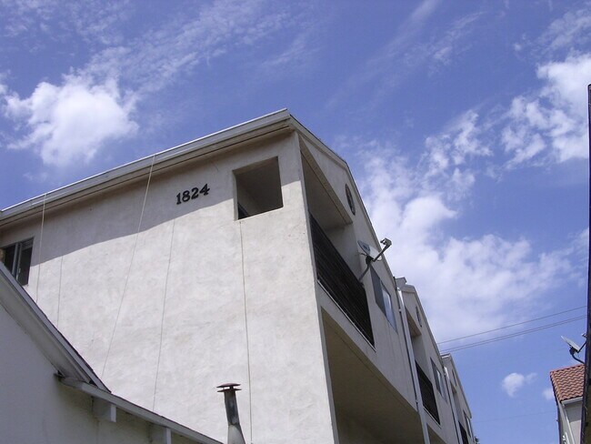 Foto del edificio - 1824 S Barrington Ave