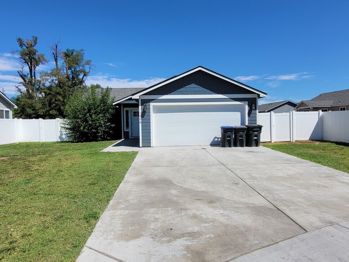 Foto principal - House with Garage