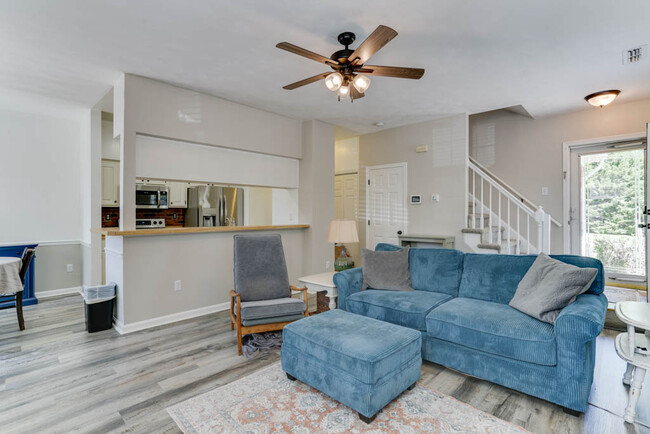 Foto del edificio - 300 Primrose Ln