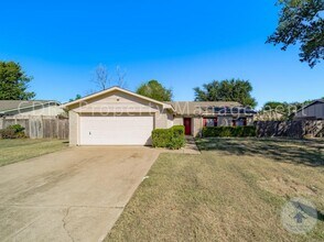 Building Photo - 1905 San Saba Ln