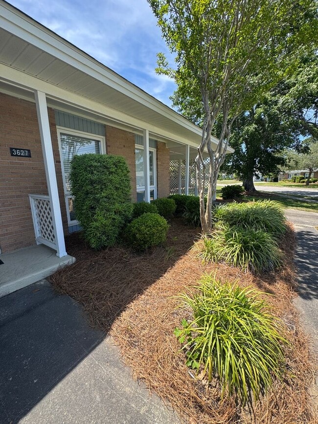 Building Photo - MOVE IN READY! SUPERB Home in Sea Gate - c...