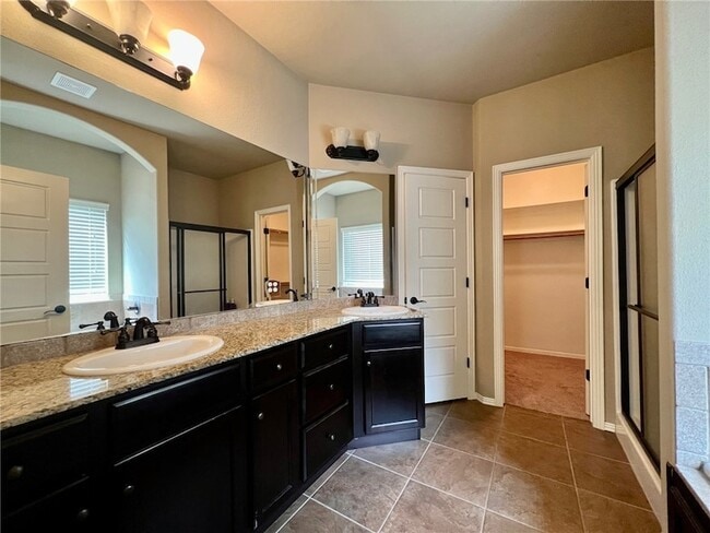 Foto del edificio - 1230 S Blue Willow Ave