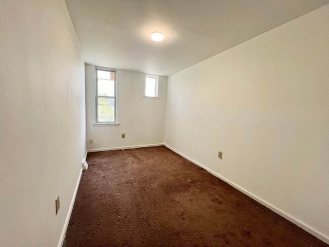Building Photo - 3 Bedroom Available Now