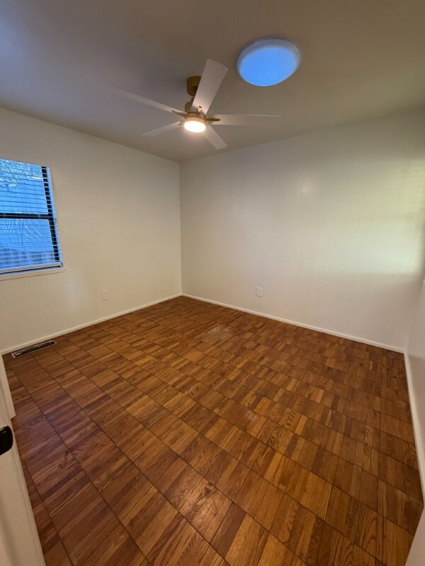 Building Photo - 200 S E St