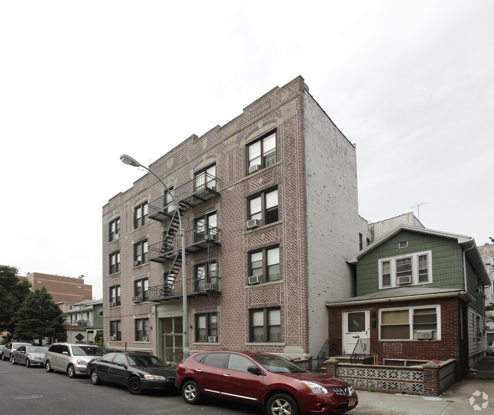 Building Photo - 1432 W 5th St