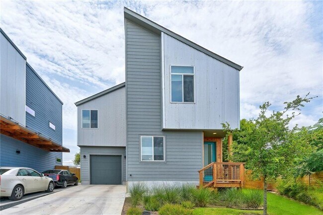 Building Photo - 801 N Bluff Dr