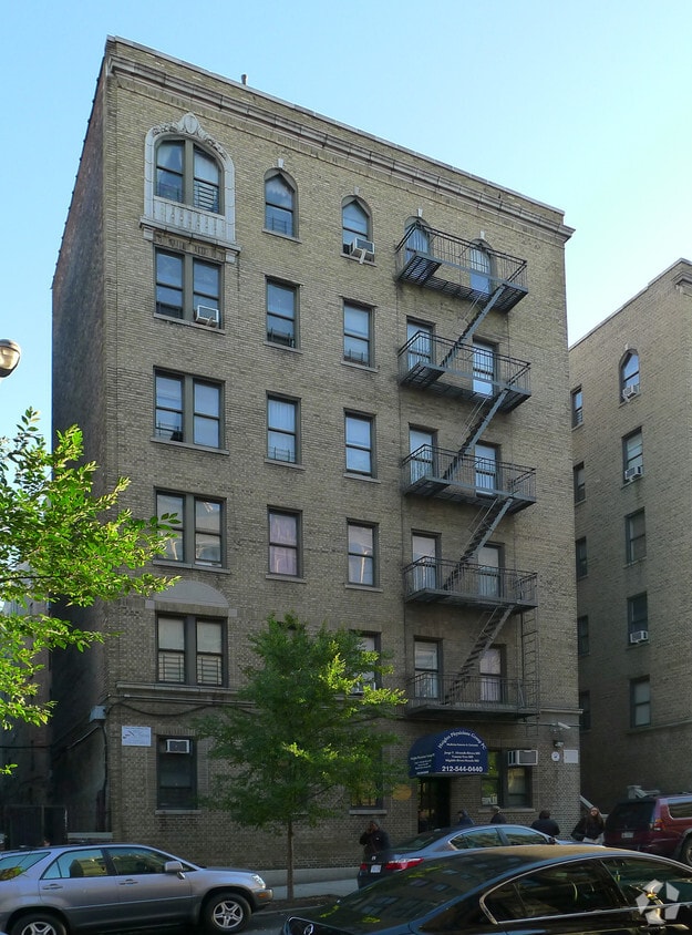 Building Photo - 609 W 188th St