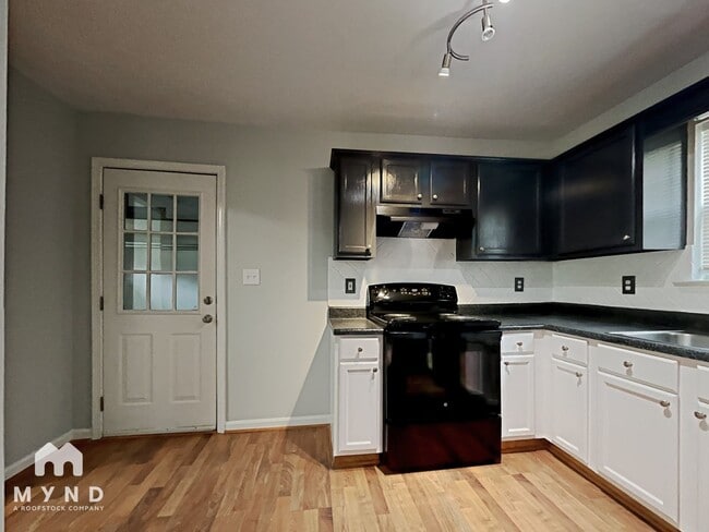 Building Photo - 2012 King Arthur Cir